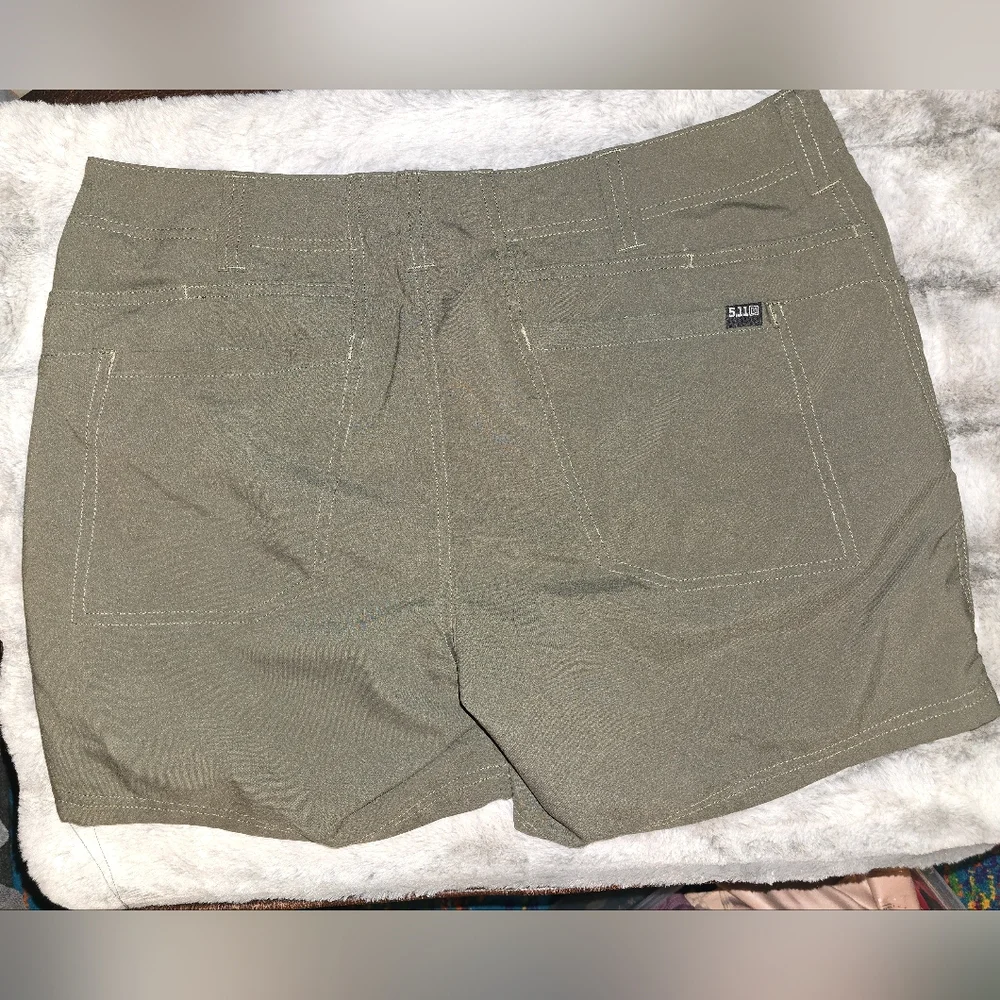 5.11 Layla Shorts In Ranger Green Size 12, 5